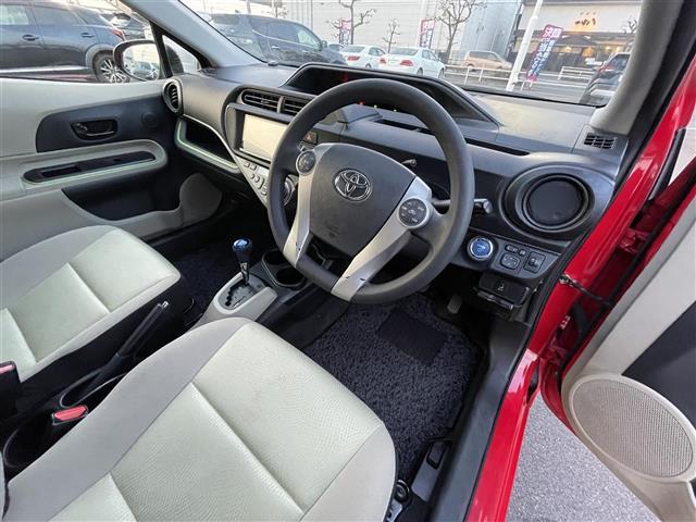 アクア Ｓ　社外ナビ　バックカメラ　ＥＴＣ　アイドリングストップ　ＵＳＢ入力端子　純正フロアマット　オートライト　横滑り防止装置　ドアバイザー　プッシュスタート　スマートキー　電動格納ミラー（21枚目）