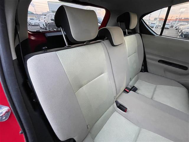 アクア Ｓ　社外ナビ　バックカメラ　ＥＴＣ　アイドリングストップ　ＵＳＢ入力端子　純正フロアマット　オートライト　横滑り防止装置　ドアバイザー　プッシュスタート　スマートキー　電動格納ミラー（25枚目）