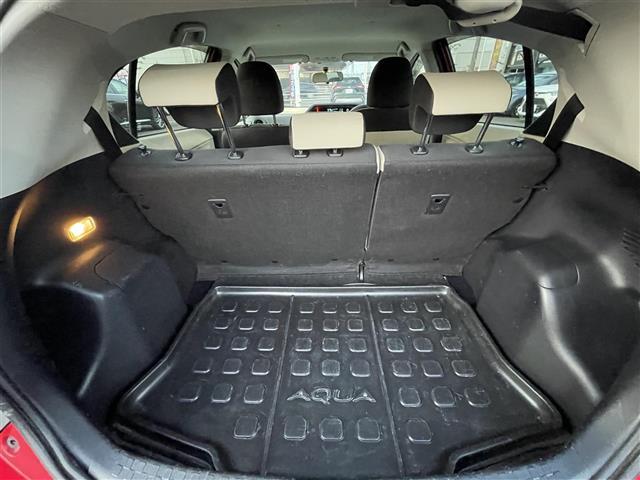 アクア Ｓ　社外ナビ　バックカメラ　ＥＴＣ　アイドリングストップ　ＵＳＢ入力端子　純正フロアマット　オートライト　横滑り防止装置　ドアバイザー　プッシュスタート　スマートキー　電動格納ミラー（26枚目）