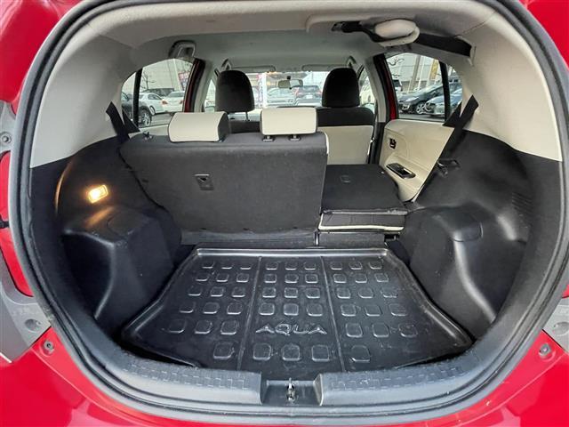 アクア Ｓ　社外ナビ　バックカメラ　ＥＴＣ　アイドリングストップ　ＵＳＢ入力端子　純正フロアマット　オートライト　横滑り防止装置　ドアバイザー　プッシュスタート　スマートキー　電動格納ミラー（27枚目）