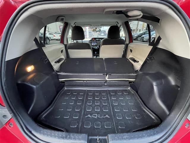 アクア Ｓ　社外ナビ　バックカメラ　ＥＴＣ　アイドリングストップ　ＵＳＢ入力端子　純正フロアマット　オートライト　横滑り防止装置　ドアバイザー　プッシュスタート　スマートキー　電動格納ミラー（28枚目）