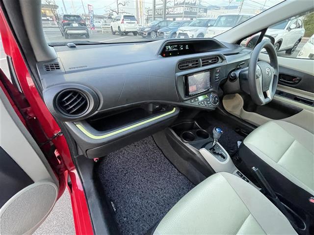 アクア Ｓ　社外ナビ　バックカメラ　ＥＴＣ　アイドリングストップ　ＵＳＢ入力端子　純正フロアマット　オートライト　横滑り防止装置　ドアバイザー　プッシュスタート　スマートキー　電動格納ミラー（32枚目）