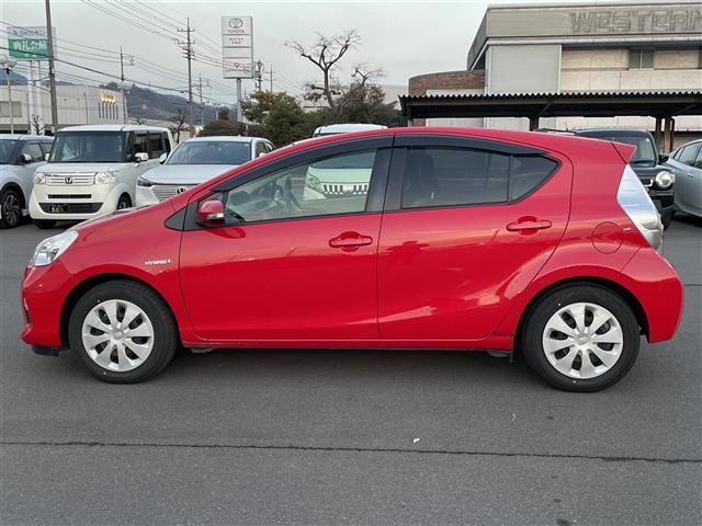 アクア Ｓ　社外ナビ　バックカメラ　ＥＴＣ　アイドリングストップ　ＵＳＢ入力端子　純正フロアマット　オートライト　横滑り防止装置　ドアバイザー　プッシュスタート　スマートキー　電動格納ミラー（36枚目）