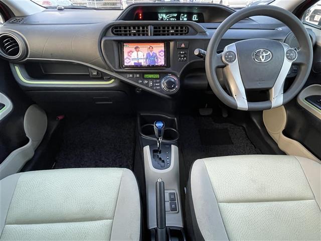 アクア Ｓ　社外ナビ　バックカメラ　ＥＴＣ　アイドリングストップ　ＵＳＢ入力端子　純正フロアマット　オートライト　横滑り防止装置　ドアバイザー　プッシュスタート　スマートキー　電動格納ミラー（42枚目）