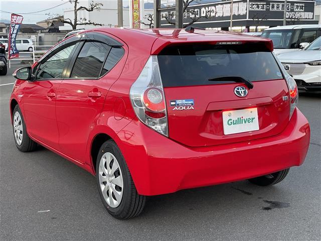 アクア Ｓ　社外ナビ　バックカメラ　ＥＴＣ　アイドリングストップ　ＵＳＢ入力端子　純正フロアマット　オートライト　横滑り防止装置　ドアバイザー　プッシュスタート　スマートキー　電動格納ミラー（43枚目）