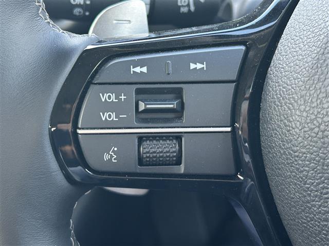 ＺＲ－Ｖ ｅ：ＨＥＶ　Ｚ　登録時走行距離１５８３３ｋｍ　ＢＯＳＥサウンドシステム　純正ナビ（ＡＭ．ＦＭ．ＴＶ．ＢＴ．ＣａｒＰｌａｙ）　全方位カメラ　パワーバックドア　ホンダセンシング　衝突軽減ブレーキ　車線維持支援システム（12枚目）