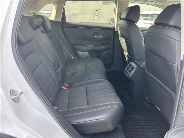 ＺＲ－Ｖ ｅ：ＨＥＶ　Ｚ　登録時走行距離１５８３３ｋｍ　ＢＯＳＥサウンドシステム　純正ナビ（ＡＭ．ＦＭ．ＴＶ．ＢＴ．ＣａｒＰｌａｙ）　全方位カメラ　パワーバックドア　ホンダセンシング　衝突軽減ブレーキ　車線維持支援システム（25枚目）