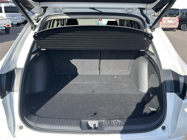 ＺＲ－Ｖ ｅ：ＨＥＶ　Ｚ　登録時走行距離１５８３３ｋｍ　ＢＯＳＥサウンドシステム　純正ナビ（ＡＭ．ＦＭ．ＴＶ．ＢＴ．ＣａｒＰｌａｙ）　全方位カメラ　パワーバックドア　ホンダセンシング　衝突軽減ブレーキ　車線維持支援システム（26枚目）