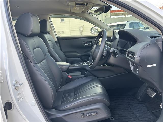 ＺＲ－Ｖ ｅ：ＨＥＶ　Ｚ　登録時走行距離１５８３３ｋｍ　ＢＯＳＥサウンドシステム　純正ナビ（ＡＭ．ＦＭ．ＴＶ．ＢＴ．ＣａｒＰｌａｙ）　全方位カメラ　パワーバックドア　ホンダセンシング　衝突軽減ブレーキ　車線維持支援システム（29枚目）