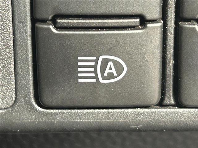 ルーミー カスタムＧ　モデリスタ　純正ナビ　バックカメラ　両側パワスラ　ＥＴＣ　トヨタセーフティセンス　クルーズコントロール　オートマチックハイビーム　シートヒーター　１４インチ純正ＡＷ　フロアマット　スマートキー（5枚目）