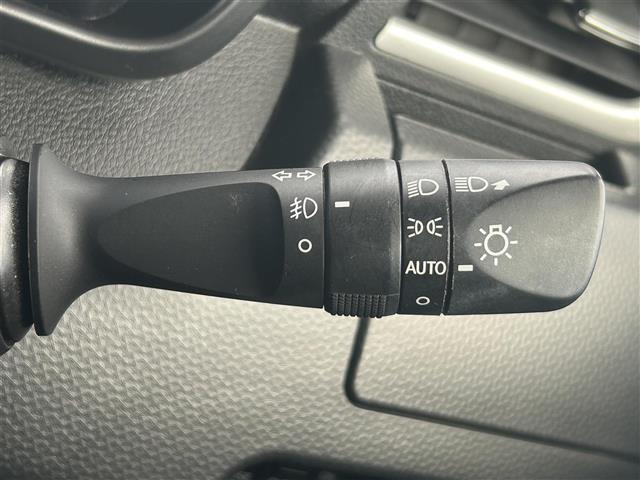 ルーミー カスタムＧ　モデリスタ　純正ナビ　バックカメラ　両側パワスラ　ＥＴＣ　トヨタセーフティセンス　クルーズコントロール　オートマチックハイビーム　シートヒーター　１４インチ純正ＡＷ　フロアマット　スマートキー（15枚目）