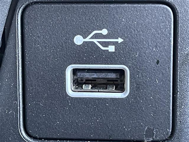 ＺＲ－Ｖ Ｘ　ワンオーナー　純正１１．４インチナビ　バックカメラ　ＥＴＣ　ドラレコ　パワーバックドア　ホンダセンシング　レーダークルーズコントロール　ダウンヒルアシストコントロール　１８インチ純正ＡＷ　フロアマット（13枚目）