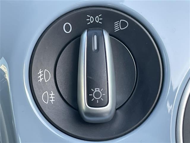 ザ・ビートル デザイン　社外ナビ　地デジＴＶ（ＡＭ／ＦＭ／ＣＤ／ＤＶＤ）　バックカメラ　ドライブレコーダー　コーナーセンサー　リモコンキー　１６インチ純正ＡＷ　フロアマット　電動格納ミラー（10枚目）