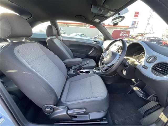 ザ・ビートル デザイン　社外ナビ　地デジＴＶ（ＡＭ／ＦＭ／ＣＤ／ＤＶＤ）　バックカメラ　ドライブレコーダー　コーナーセンサー　リモコンキー　１６インチ純正ＡＷ　フロアマット　電動格納ミラー（28枚目）