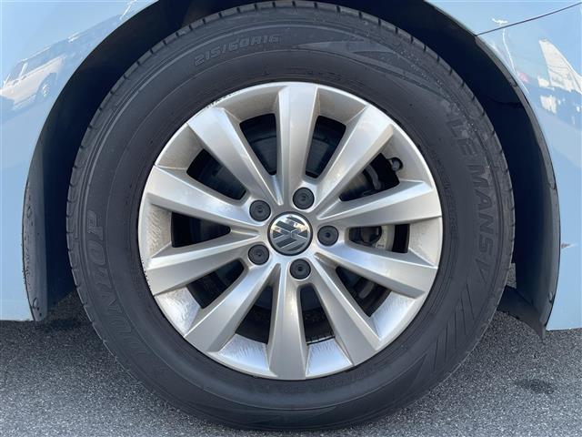 ザ・ビートル デザイン　社外ナビ　地デジＴＶ（ＡＭ／ＦＭ／ＣＤ／ＤＶＤ）　バックカメラ　ドライブレコーダー　コーナーセンサー　リモコンキー　１６インチ純正ＡＷ　フロアマット　電動格納ミラー（41枚目）