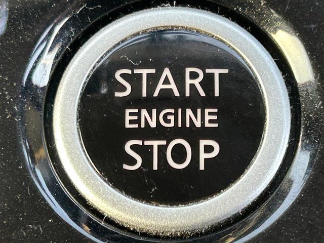 セレナ ハイウェイスター　Ｖセレクション　純正１０インチナビ　純正１１インチフリップダウンモニター　全方位カメラ　両側パワスラ　ＥＴＣ　パーキングアシスト　クルーズコントロール　衝突軽減　アイドリングストップ　１６インチ純正ＡＷ　フロアマット（6枚目）