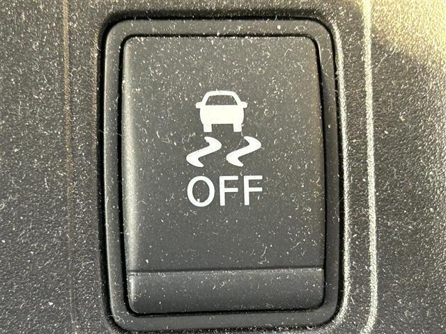 セレナ ハイウェイスター　Ｖセレクション　純正１０インチナビ　純正１１インチフリップダウンモニター　全方位カメラ　両側パワスラ　ＥＴＣ　パーキングアシスト　クルーズコントロール　衝突軽減　アイドリングストップ　１６インチ純正ＡＷ　フロアマット（8枚目）