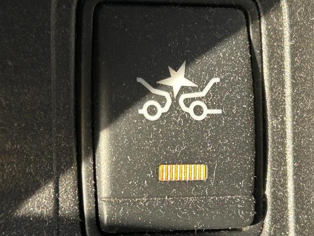 セレナ ハイウェイスター　Ｖセレクション　純正１０インチナビ　純正１１インチフリップダウンモニター　全方位カメラ　両側パワスラ　ＥＴＣ　パーキングアシスト　クルーズコントロール　衝突軽減　アイドリングストップ　１６インチ純正ＡＷ　フロアマット（10枚目）