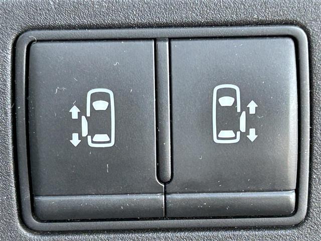 セレナ ハイウェイスター　Ｖセレクション　純正１０インチナビ　純正１１インチフリップダウンモニター　全方位カメラ　両側パワスラ　ＥＴＣ　パーキングアシスト　クルーズコントロール　衝突軽減　アイドリングストップ　１６インチ純正ＡＷ　フロアマット（14枚目）