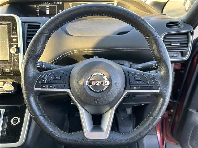 セレナ ハイウェイスター　Ｖセレクション　純正１０インチナビ　純正１１インチフリップダウンモニター　全方位カメラ　両側パワスラ　ＥＴＣ　パーキングアシスト　クルーズコントロール　衝突軽減　アイドリングストップ　１６インチ純正ＡＷ　フロアマット（15枚目）