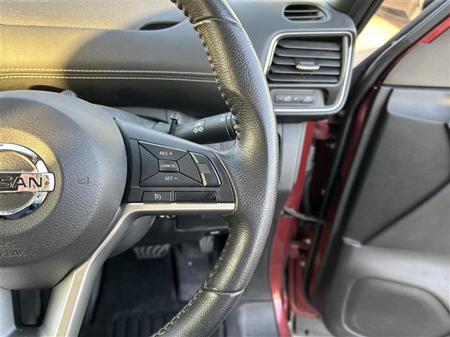 セレナ ハイウェイスター　Ｖセレクション　純正１０インチナビ　純正１１インチフリップダウンモニター　全方位カメラ　両側パワスラ　ＥＴＣ　パーキングアシスト　クルーズコントロール　衝突軽減　アイドリングストップ　１６インチ純正ＡＷ　フロアマット（17枚目）