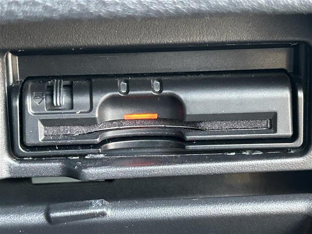 セレナ ハイウェイスター　Ｖセレクション　純正１０インチナビ　純正１１インチフリップダウンモニター　全方位カメラ　両側パワスラ　ＥＴＣ　パーキングアシスト　クルーズコントロール　衝突軽減　アイドリングストップ　１６インチ純正ＡＷ　フロアマット（21枚目）