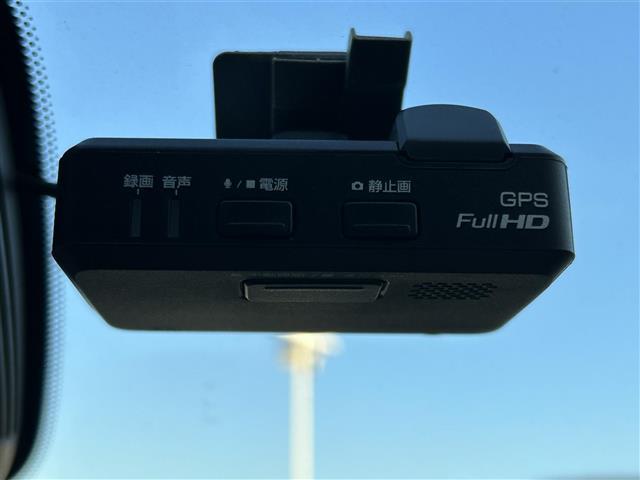 セレナ ハイウェイスター　Ｖセレクション　純正１０インチナビ　純正１１インチフリップダウンモニター　全方位カメラ　両側パワスラ　ＥＴＣ　パーキングアシスト　クルーズコントロール　衝突軽減　アイドリングストップ　１６インチ純正ＡＷ　フロアマット（23枚目）