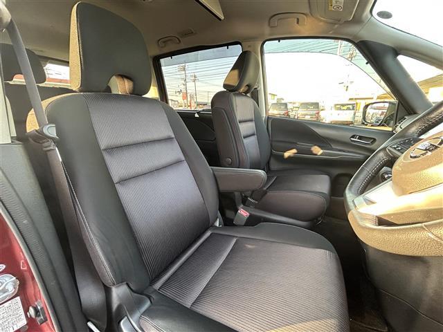 セレナ ハイウェイスター　Ｖセレクション　純正１０インチナビ　純正１１インチフリップダウンモニター　全方位カメラ　両側パワスラ　ＥＴＣ　パーキングアシスト　クルーズコントロール　衝突軽減　アイドリングストップ　１６インチ純正ＡＷ　フロアマット（25枚目）