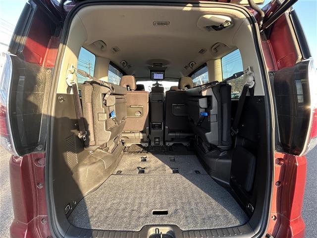 セレナ ハイウェイスター　Ｖセレクション　純正１０インチナビ　純正１１インチフリップダウンモニター　全方位カメラ　両側パワスラ　ＥＴＣ　パーキングアシスト　クルーズコントロール　衝突軽減　アイドリングストップ　１６インチ純正ＡＷ　フロアマット（28枚目）