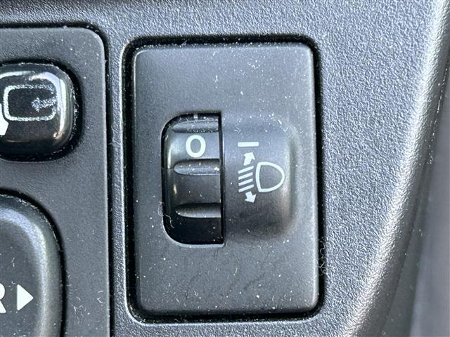 アクア Ｇ　純正ナビ　バックカメラ　ＥＴＣ　ヘッドライトレベライザー　アイドリングストップ　電動格納ミラー　シートヒーター　オートライト　純正フロアマット　プッシュスタート　スマートキー（6枚目）