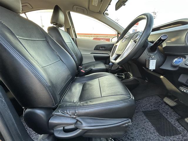 アクア Ｇ　純正ナビ　バックカメラ　ＥＴＣ　ヘッドライトレベライザー　アイドリングストップ　電動格納ミラー　シートヒーター　オートライト　純正フロアマット　プッシュスタート　スマートキー（24枚目）