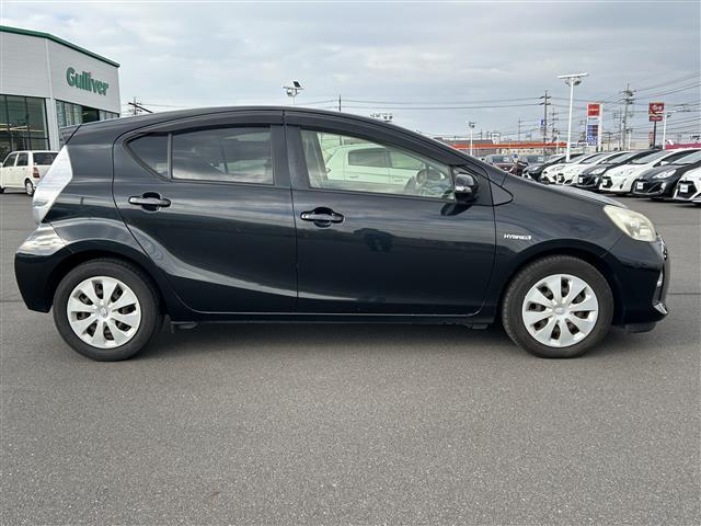 アクア Ｇ　純正ナビ　バックカメラ　ＥＴＣ　ヘッドライトレベライザー　アイドリングストップ　電動格納ミラー　シートヒーター　オートライト　純正フロアマット　プッシュスタート　スマートキー（40枚目）