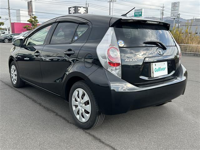 アクア Ｇ　純正ナビ　バックカメラ　ＥＴＣ　ヘッドライトレベライザー　アイドリングストップ　電動格納ミラー　シートヒーター　オートライト　純正フロアマット　プッシュスタート　スマートキー（43枚目）