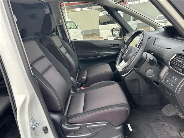 セレナ ハイウェイスター　純正１０インチナビ　純正１１インチフリップダウンモニター　全方位カメラ　両側パワスラ　ドラレコ　ＥＴＣ　デジタルインナーミラー　プロパイロット　レーダークルーズコントロール　電子パーキング（25枚目）