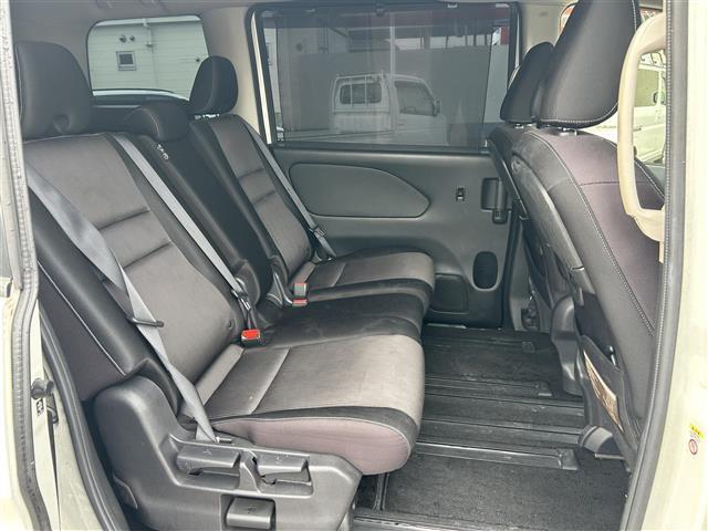 セレナ ハイウェイスター　純正１０インチナビ　純正１１インチフリップダウンモニター　全方位カメラ　両側パワスラ　ドラレコ　ＥＴＣ　デジタルインナーミラー　プロパイロット　レーダークルーズコントロール　電子パーキング（27枚目）