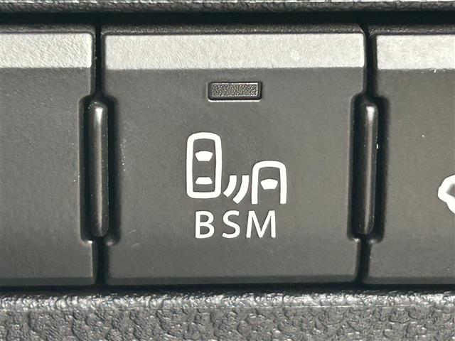 ＮＸ ＮＸ３００ｈ　Ｆスポーツ　登録時走行距離８７３２６ｋｍ　純正１０．３インチナビ（ＡＭ／ＦＭ／ＣＤ／ＤＶＤ／ＢＴ／ＴＶ）　バックカメラ　黒革シート　Ｄ／Ｎ席シートヒーター　Ｄ／Ｎ席ベンチレーション　Ｄ／Ｎ席パワーシート　ＢＳＭ（7枚目）