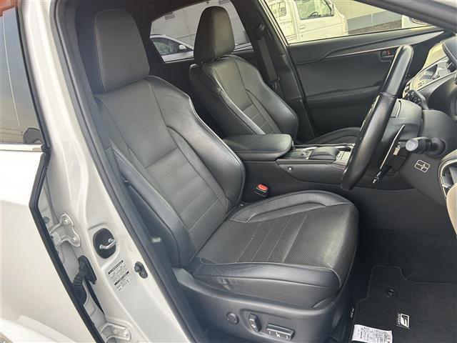 ＮＸ ＮＸ３００ｈ　Ｆスポーツ　登録時走行距離８７３２６ｋｍ　純正１０．３インチナビ（ＡＭ／ＦＭ／ＣＤ／ＤＶＤ／ＢＴ／ＴＶ）　バックカメラ　黒革シート　Ｄ／Ｎ席シートヒーター　Ｄ／Ｎ席ベンチレーション　Ｄ／Ｎ席パワーシート　ＢＳＭ（30枚目）