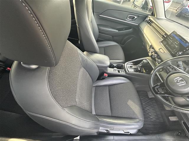 ヴェゼル ｅ：ＨＥＶ　Ｚ　純正９インチナビ（ＡＭ／ＦＭ／ＣａｒＰｌａｙ／ＴＶ／ＢＴ）　バックカメラ　ハーフレザーシート　Ｄ／Ｎ席シートヒーター　ホンダセンシング　衝突軽減ブレーキ　アダプティブクルーズコントロール　ＢＳＭ（28枚目）