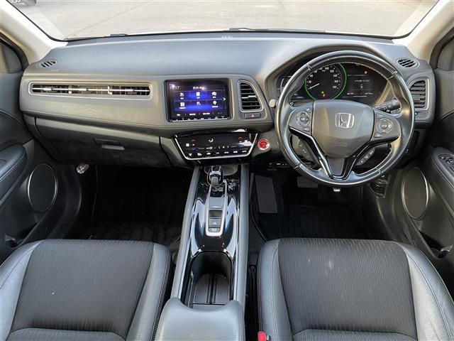 ヴェゼル ハイブリッドZ・ホンダセンシング 純正ナビ バックカメラ ホンダセンシング 衝突軽減ブレーキ 誤発進抑制機能 歩行者事故低減ステアリング 先行発進お知らせ機能 追従クルコン 車線維持支援システム 路外逸脱制御機能 標識認識機能(42枚目)