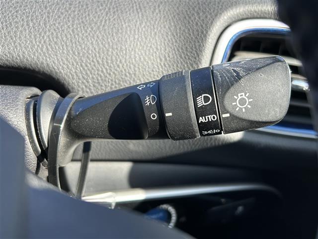 プリウス Ｓツーリングセレクション　禁煙車　ワンオーナー　モデリスタエアロ　全方位カメラ　純正９インチナビ　ＡＣ１００Ｖ　Ｂｌｕｅｔｏｏｔｈ　レーダクルコン　衝突軽減　ドラレコ　ＥＴＣ２．０　純正１７インチＡＷ　保証書　取説（19枚目）