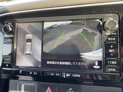 【全方位モニター】クルマを真上から見下ろした視点で駐車をサポートします！死角からの障害物に早く気が付くことができます。 4