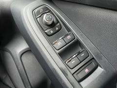 【パワーウインドウ】運転席のスイッチで、各席の窓ガラスの開閉ができます！あると便利ですよね！ 7
