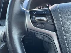 【ステアリングスイッチ】手元のボタンから、オーディオやナビなどの操作ができるのでよそ見をせずに安全に運転に集中できます。 5