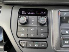 【オートエアコン＆シートヒーター】車内温度を感知して自動で温度調整をしてくれるのでいつでも快適な車内空間を創り上げます！寒い季節は熱線を伝いシートを瞬時に暖めますので、快適にお過ごし頂けます。 7