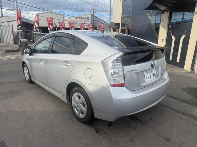 プリウス Ｌ　ＮＯ．７４９　プリウス　Ｌ　純正ナビ／ＴＶ／ＥＴＣ／スマートキー／禁煙車（8枚目）