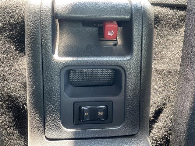 カプチーノ ベースグレード JVCカーオーディオ 保管用カバー付きハードトップルーフ インタークーラーターボ ターボタイマー 純正フロアマット スペアキー シガーソケット パワーウィンドウ 保証書 取扱説明書(7枚目)