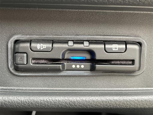 オデッセイハイブリッド ｅ：ＨＥＶアブソルート　純正９型ＳＤナビ　パワースライドドア　電動リアゲート　全周囲カメラ　追従式クルーズコントロール　パワーシート　全席シートヒーター　ワイヤレス充電　パドルシフト　ＬＥＤ　純正ＡＷ　ビルドインＥＴＣ（5枚目）