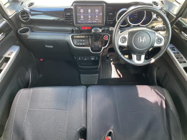 N-BOXカスタム G ターボSSブラックスタイルパッケージ 純正8インチSDナビ バックカメラ クルーズコントロール シートヒーター シティブレーキアクティブシステム パドルシフト オートリトラミラー LEDフォグランプ 純正AW 純正フロアマット ETC(2枚目)