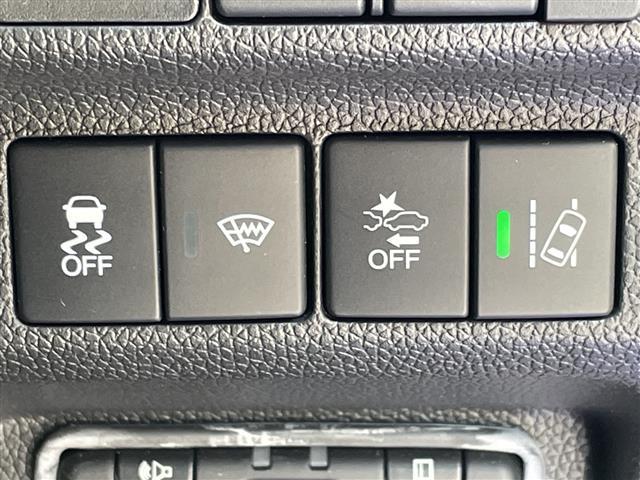 フリードハイブリッド ハイブリッド・G 純正SDナビ ワンセグTV 両側パワースライドドア バックカメラ レーダークルーズコントロール 前後ドライブレコーダー コーナーセンサー ビルトインETC 前席シートヒーター 純正アルミホイール(7枚目)