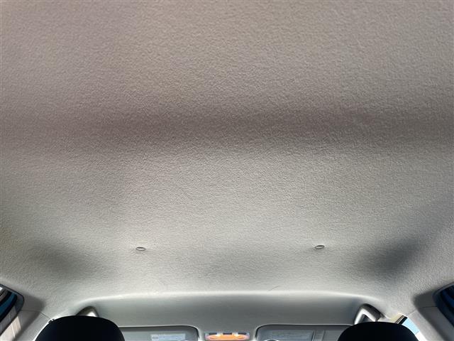 アクア S 純正SDナビ フルセグTV バックカメラ 前席シートヒーター 純正フロアマット フロントフォグランプ ドアバイザー スマートキー プッシュスタート オートライト キセノンヘッドライト 横滑り防止機能(11枚目)